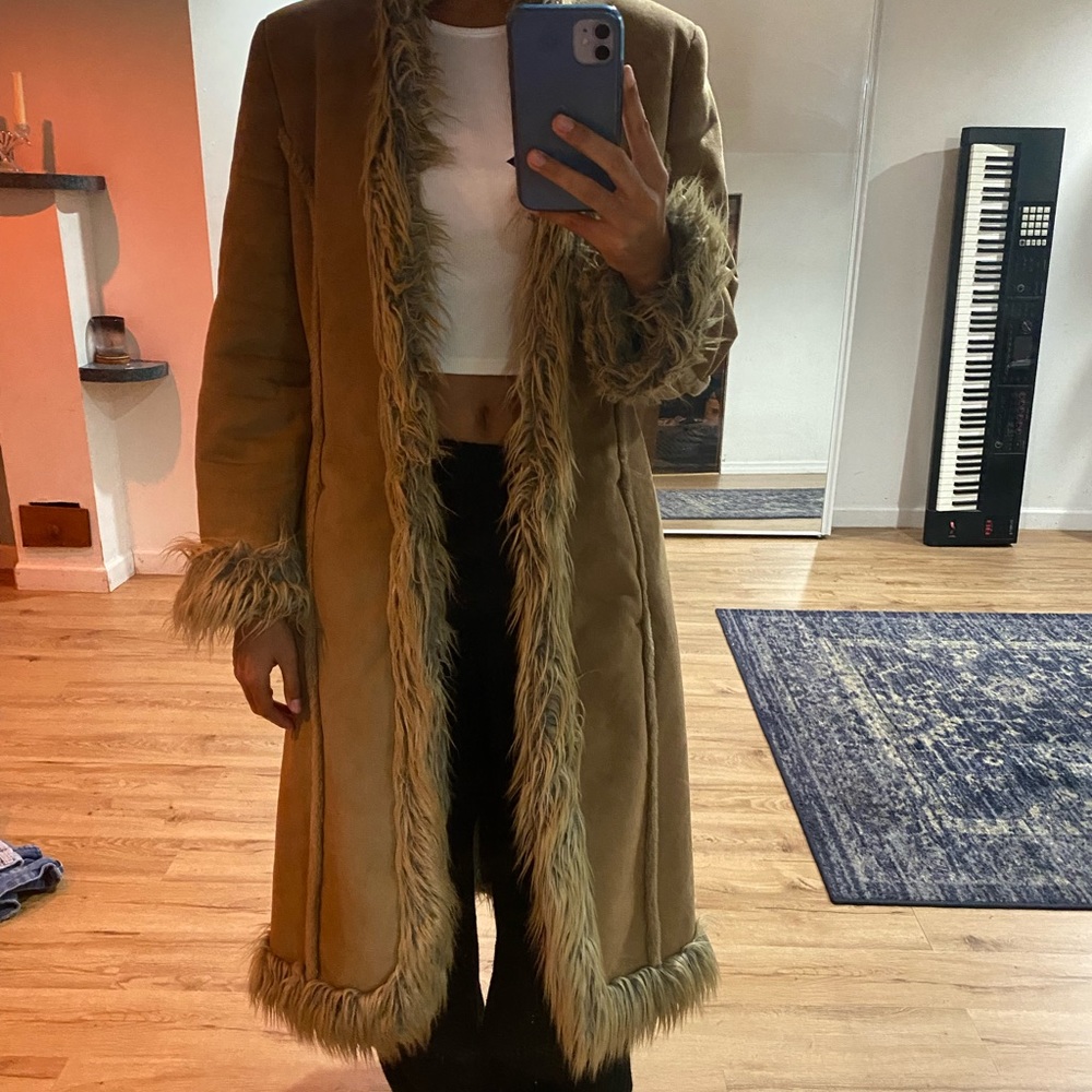 Selling only cus I’m trynna change my style! So classy, sexy, warm!!!